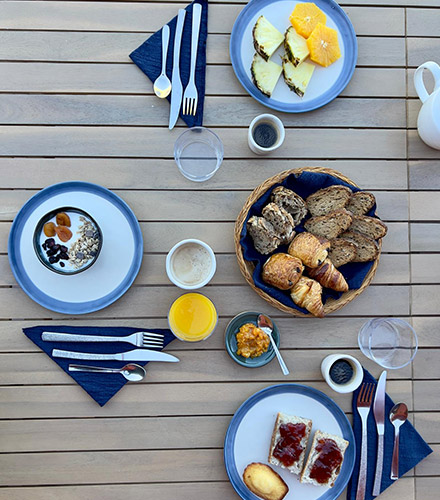 Petit déjeuner au CasaBella, hôtel 3 étoiles